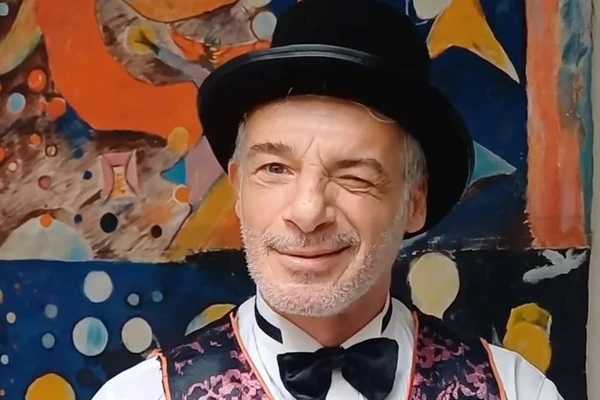 Ator e palhaço Carlos José Cesare