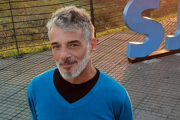 Ator e palhaço Carlos José Cesare