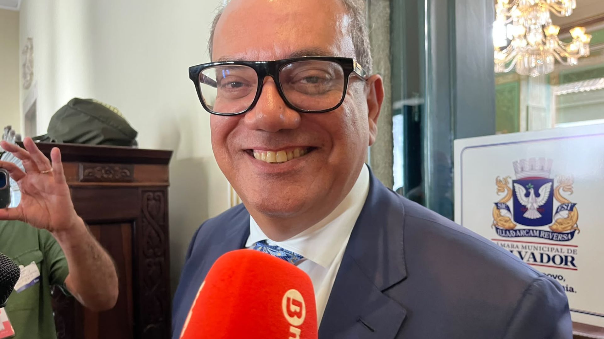 Carlos Muniz adia deciso sobre apoio na disputa pelo Gover | Brasil | QTU - Notícias