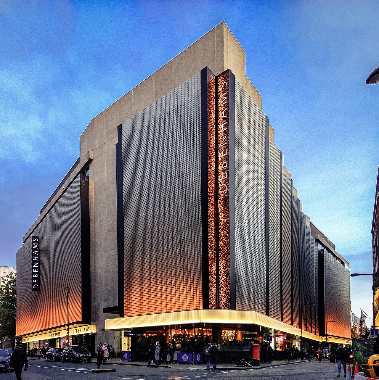 Debenhams, famosa rede de lojas de departamentos, anunciou fechamento de todas as unidades fisicas | Reprodução
