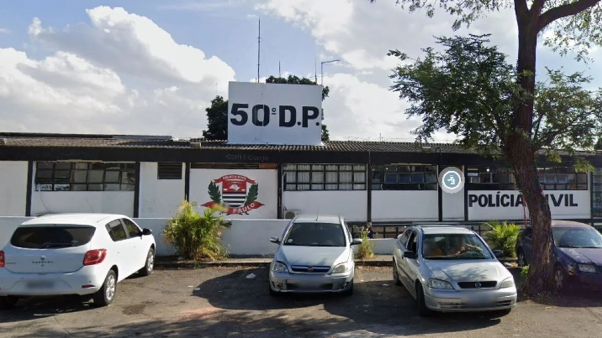 Mulher grávida despeja óleo quente no marido dormindo, tranca quarto e foge com filhas: “vai lá ver o que fiz”