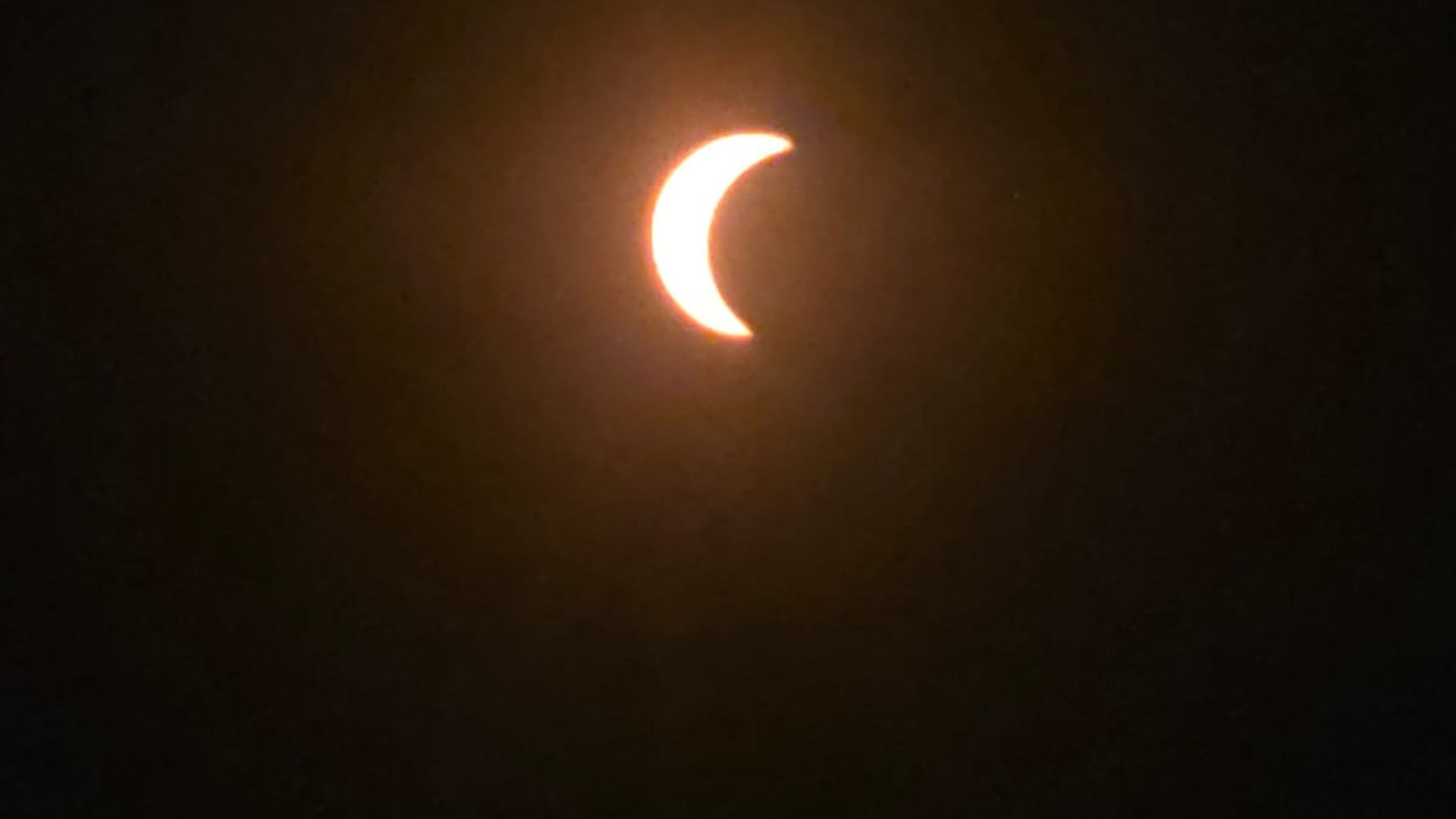 Eclipse solar total visto de Portugal nesta quarta-feira (12) - Foto: Leitor BNews