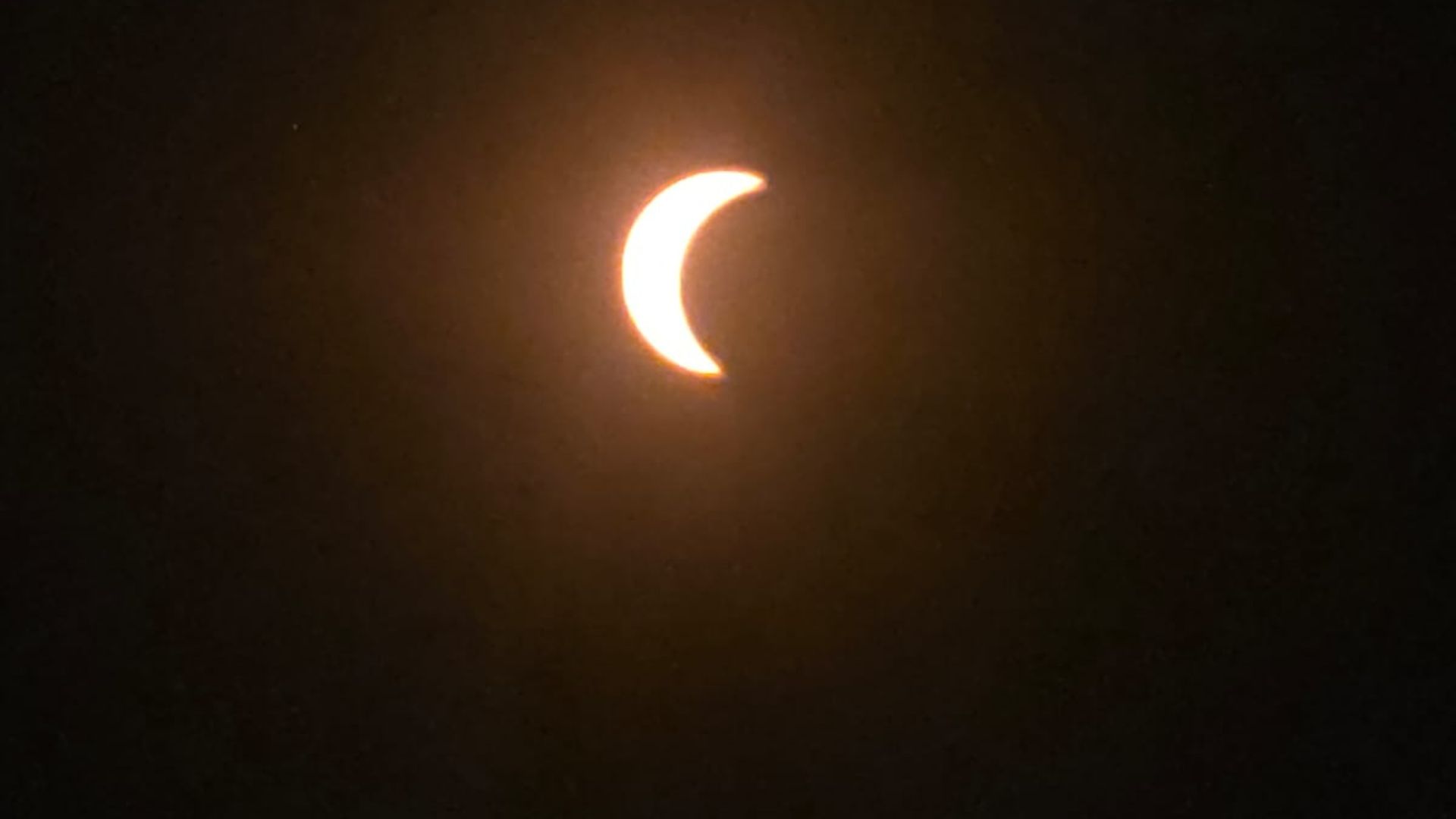 Eclipse solar total visto de Portugal nesta quarta-feira (12) - Foto: Leitor BNews