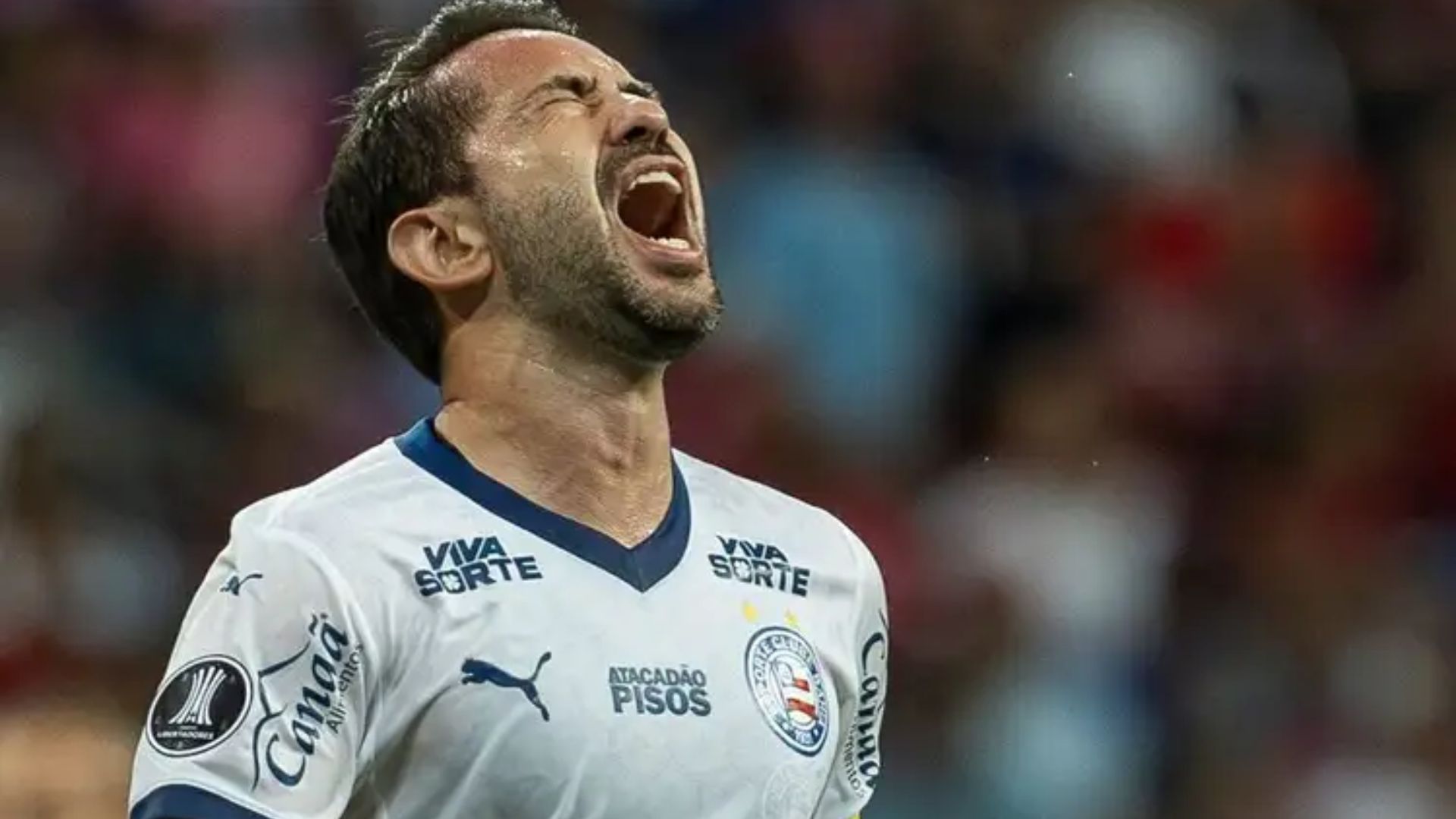 Everton Ribeiro com as cores do Esporte Clube Bahia - Foto: Leticia Martins