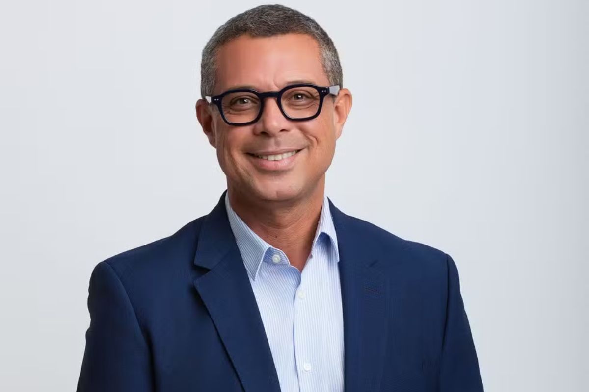 Governador de Sergipe, Fábio Mitidieri, tem ampla vantagem contra opositor, diz pesquisa - QTU Questões do Universo