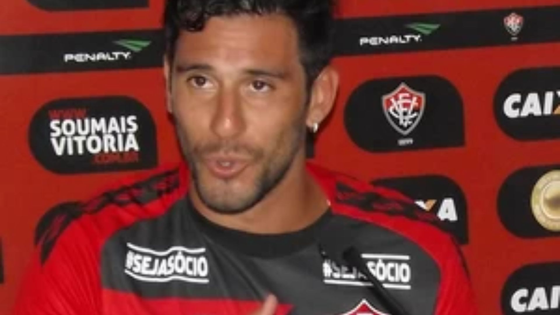 Argentino Ferrari foi apresentado nesta segunda (Foto: Thiego SOuza/ Divulgação/EC Vitoria)