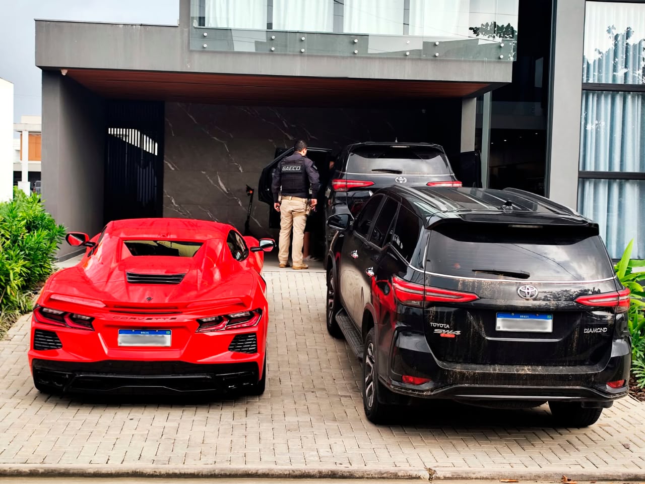 carros apreendidos pelo MP/Gaeco em casa de empresário baiano | Divulgação/MP