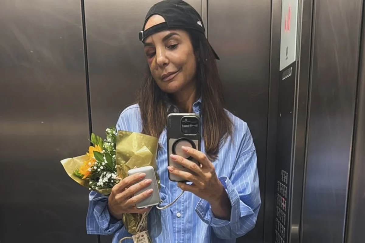 Ivete recebe flores do namorado