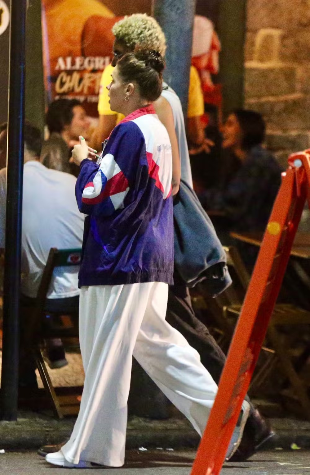 Bruna Linzmeyer é clicada ao lado da ex-namorada em restaurante no Rio — Foto: Thiago Martins/ Agnews
