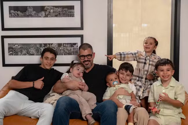 Juliano Cazarré e família