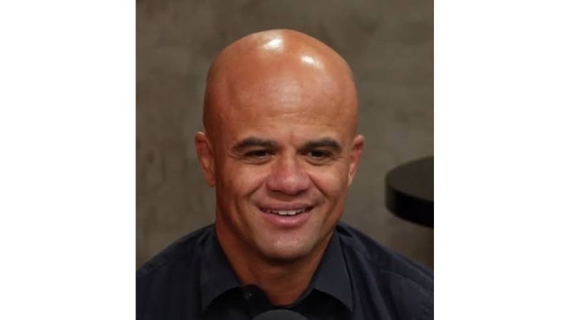 Astro do futebol brasileiro relembra quando voltou à sala de aula