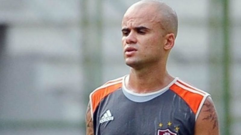 Astro do futebol brasileiro relembra quando voltou à sala de aula
