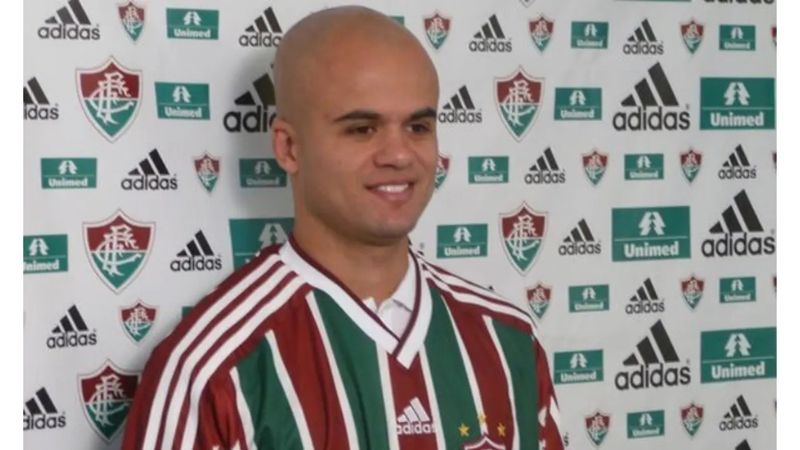 Astro do futebol brasileiro relembra quando voltou à sala de aula
