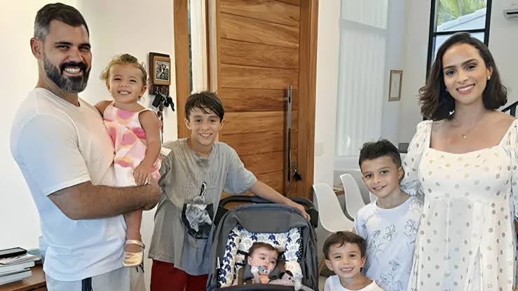 Juliano Cazarré e família