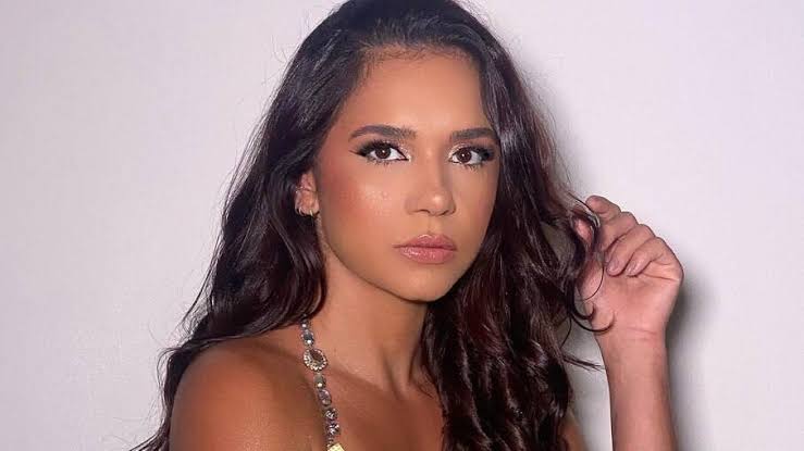 Gizelly Bicalho 