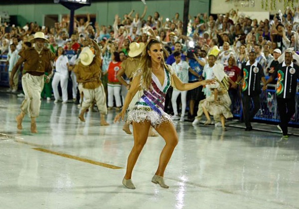 Ivete Sangalo na Grande Rio (Agnews)
