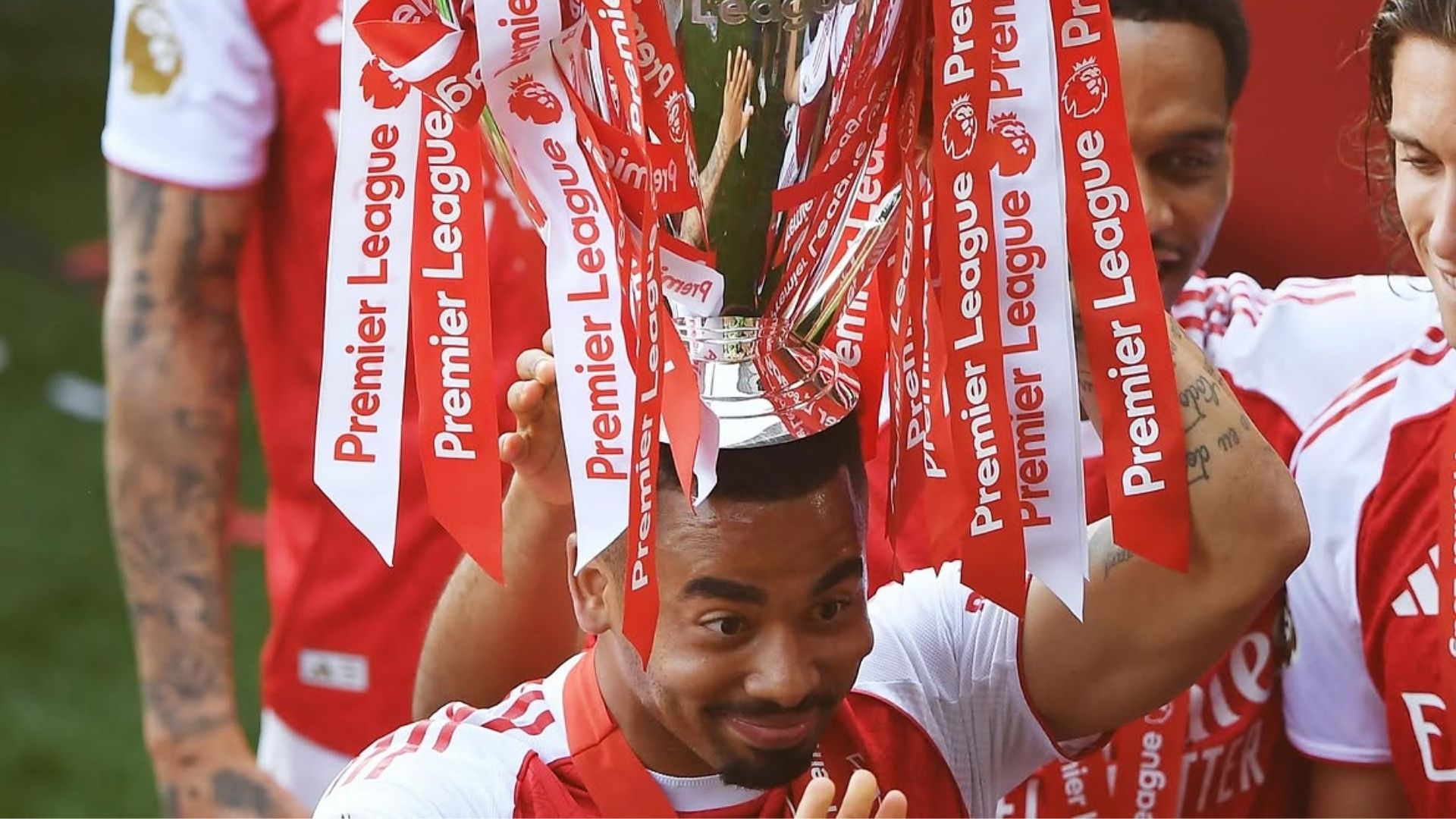 Gabriel Jesus com as cores do Arsenal - Foto: Reprodução / Instagram / @dejesusoficial