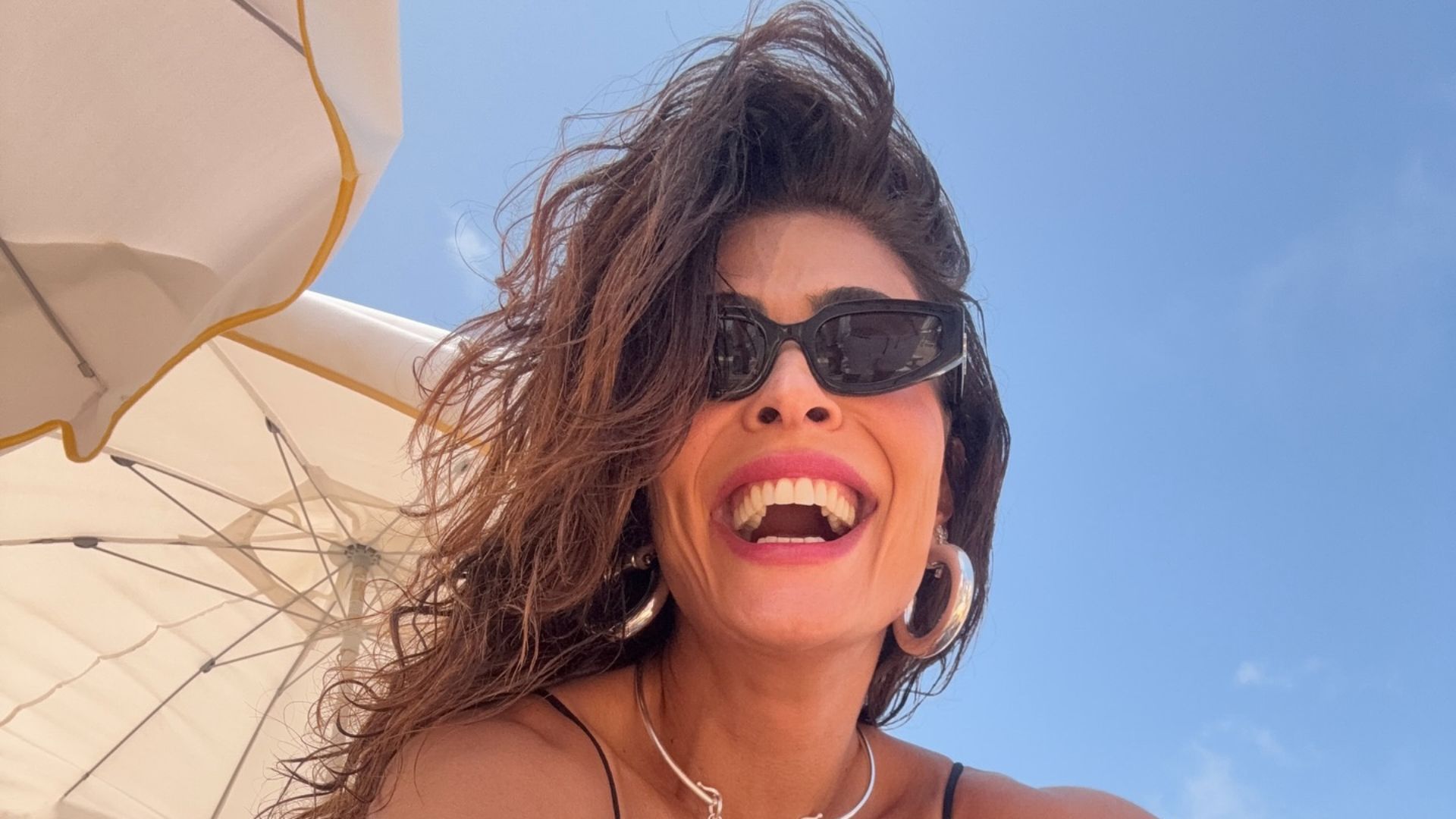 Juliana Paes impressiona com dança de biquíni e ganha apelido inusitado