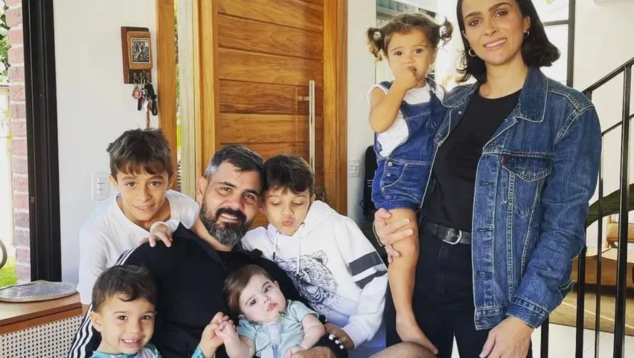 Juliano Cazarré e família