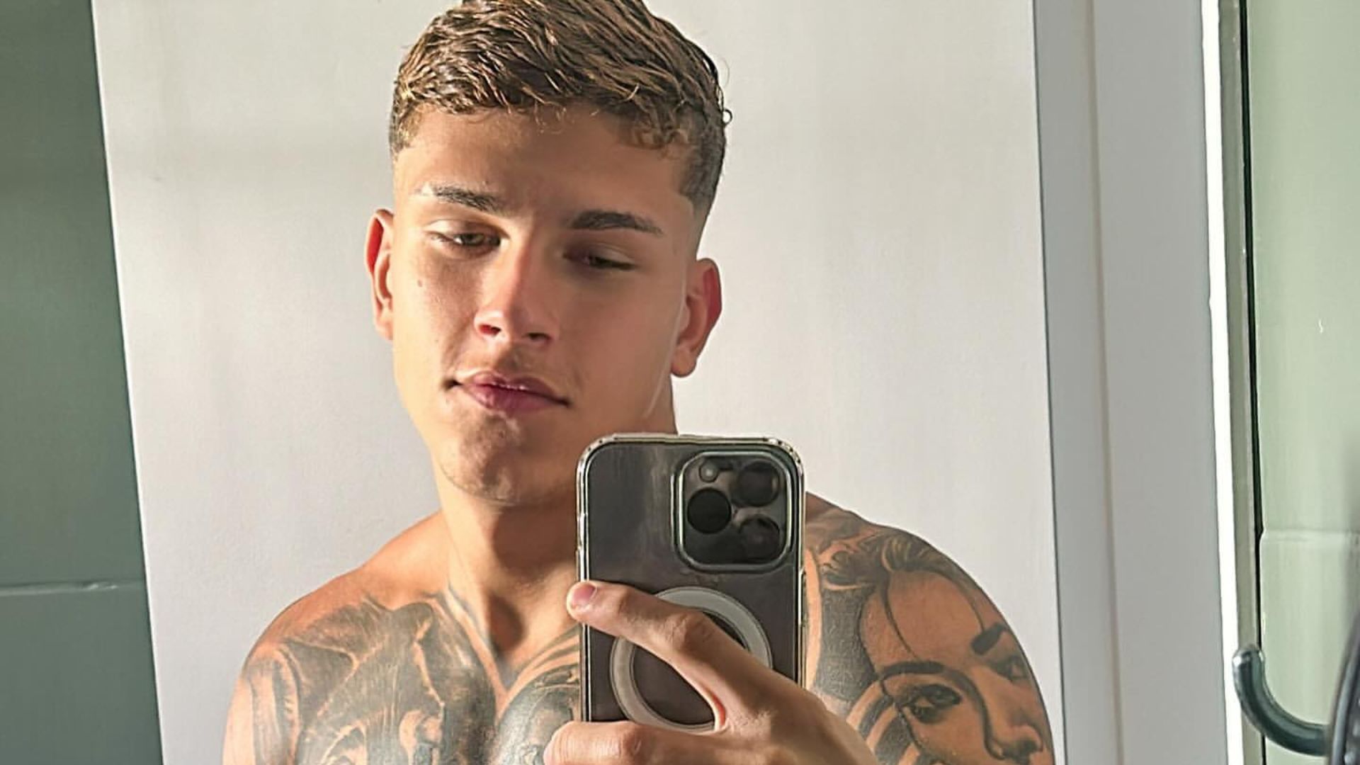 Influenciador de conteúdo adulto viraliza após ser preso por suspeita de tráfico e ganha quase 100 mil seguidores 