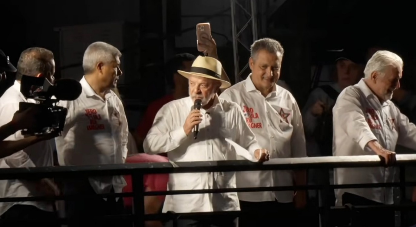 Lula em Salvador: Presidente cobra engajamento da militância para rebater mentiras contra PT - QTU Questões do Universo