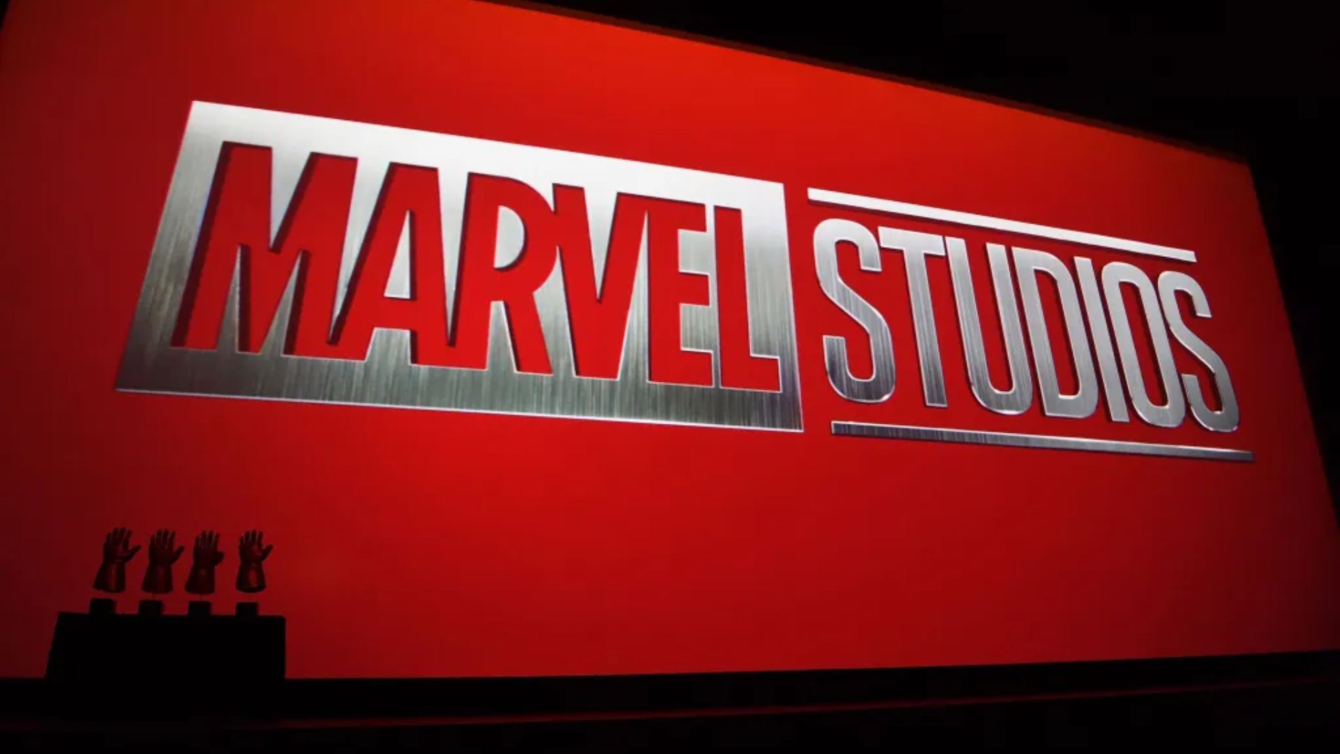 Galã de famosa série LGBT pode assumir papel de grande herói da Marvel - QTU Questões do Universo