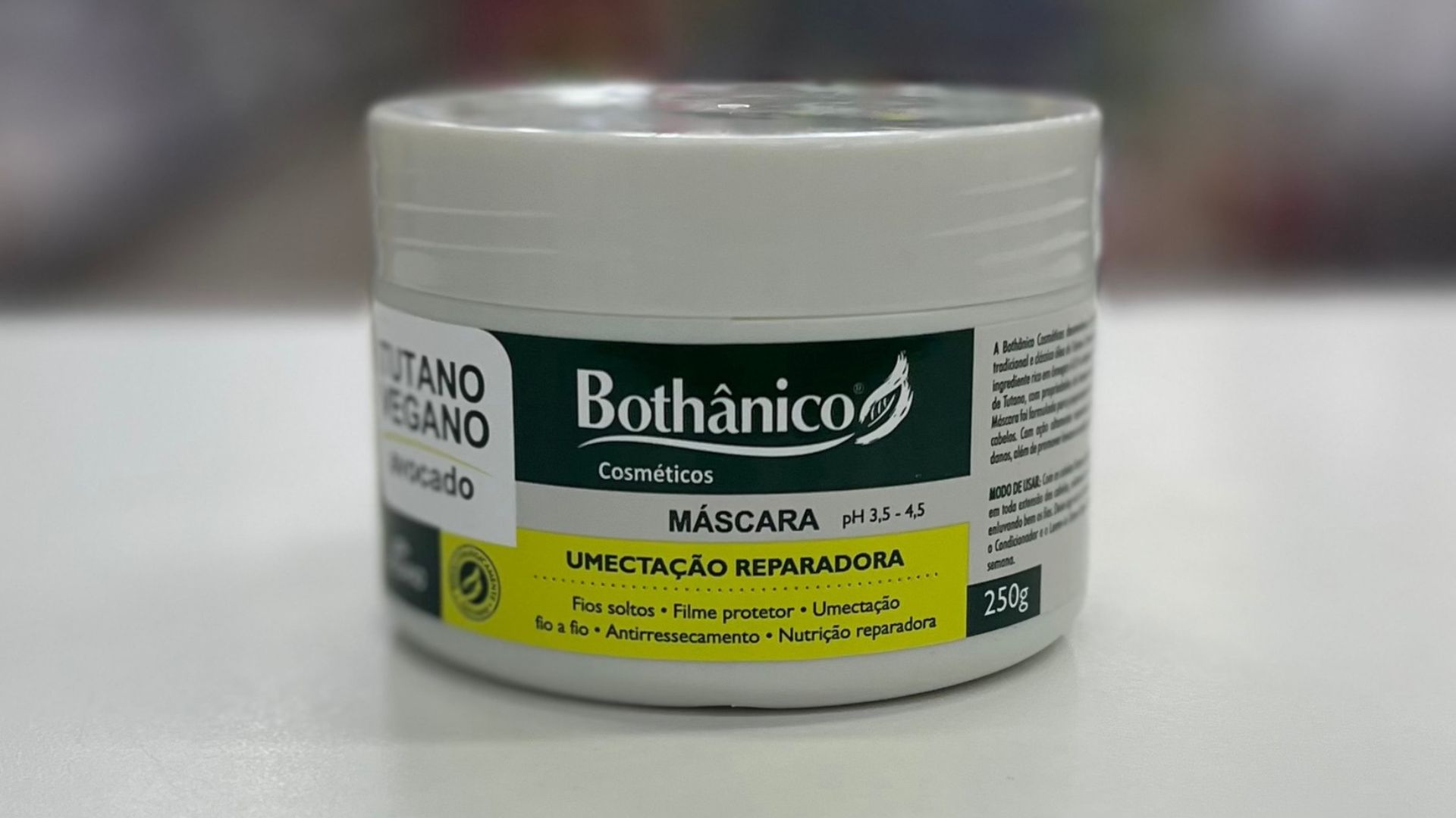 Anvisa proíbe cosméticos e manda apreender produtos em todo o Brasil