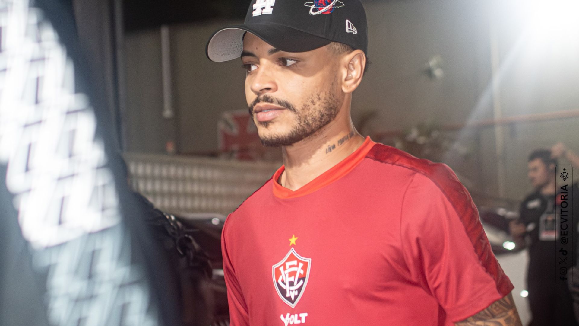 Matheuzinho com as cores do Vitória - Foto: Victor Ferreira / ECV