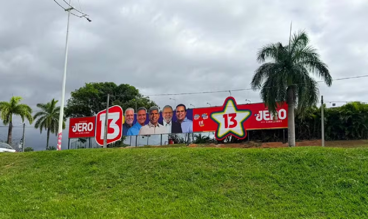 Justiça manda campanha de Jerônimo retirar mega outdoor na Avenida Paralela - QTU Questões do Universo