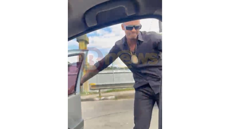 Motorista de aplicativo é baleado por policial