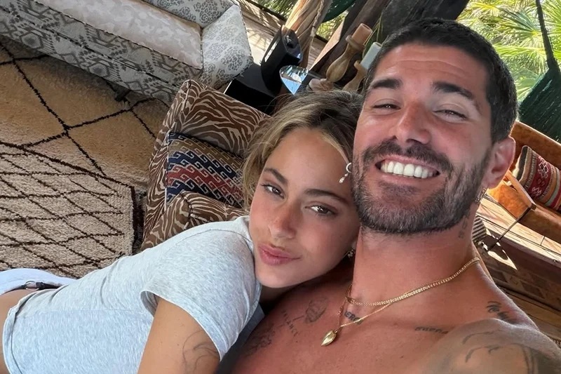Namorad de De Paul, Tini Stoessel rompeu com o pai, Alejandro Stoessel  