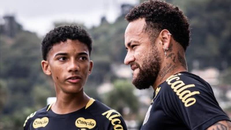 Robinho Jr. e Neymar Jr. com as cores do Santos - Foto: Raul Baretta / Santos FC
