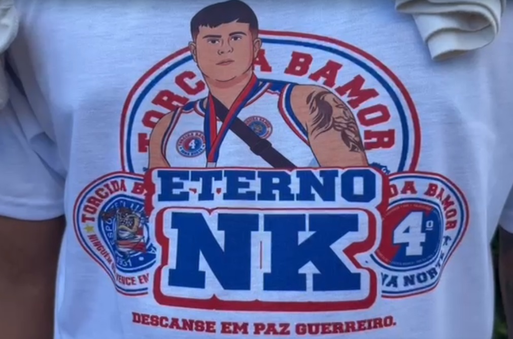 Camisas em homenagem a Nakomi foram confeccionadas por torcedores. (Foto: Mariana Bamberg / BNews)