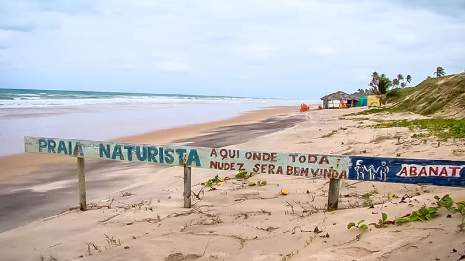 Trecho da Praia Massarandupió em Entre Rios, na Bahia - Foto: Divulgação | Turismo de Massarandupió
