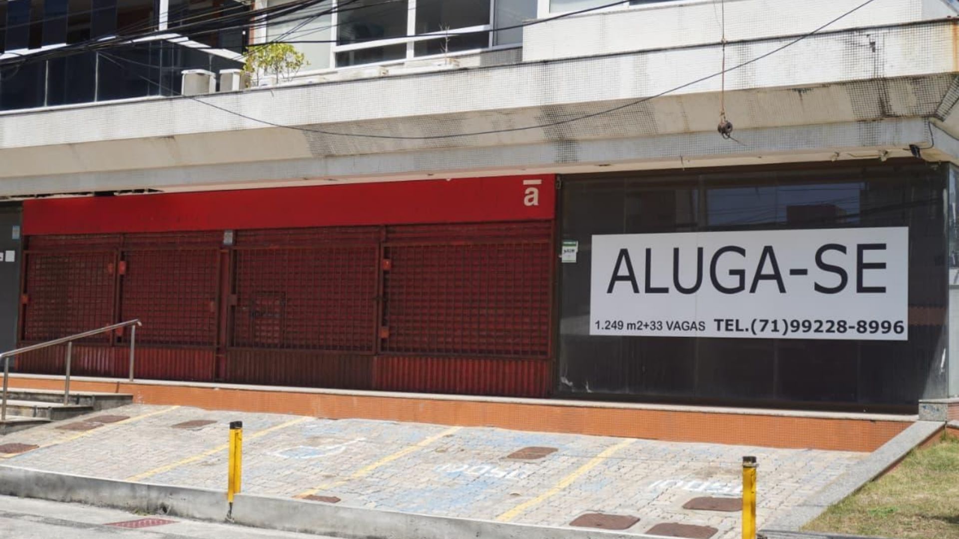 Gigantes fecham as portas, deixam prédios vazios e mudam o comércio da Pituba