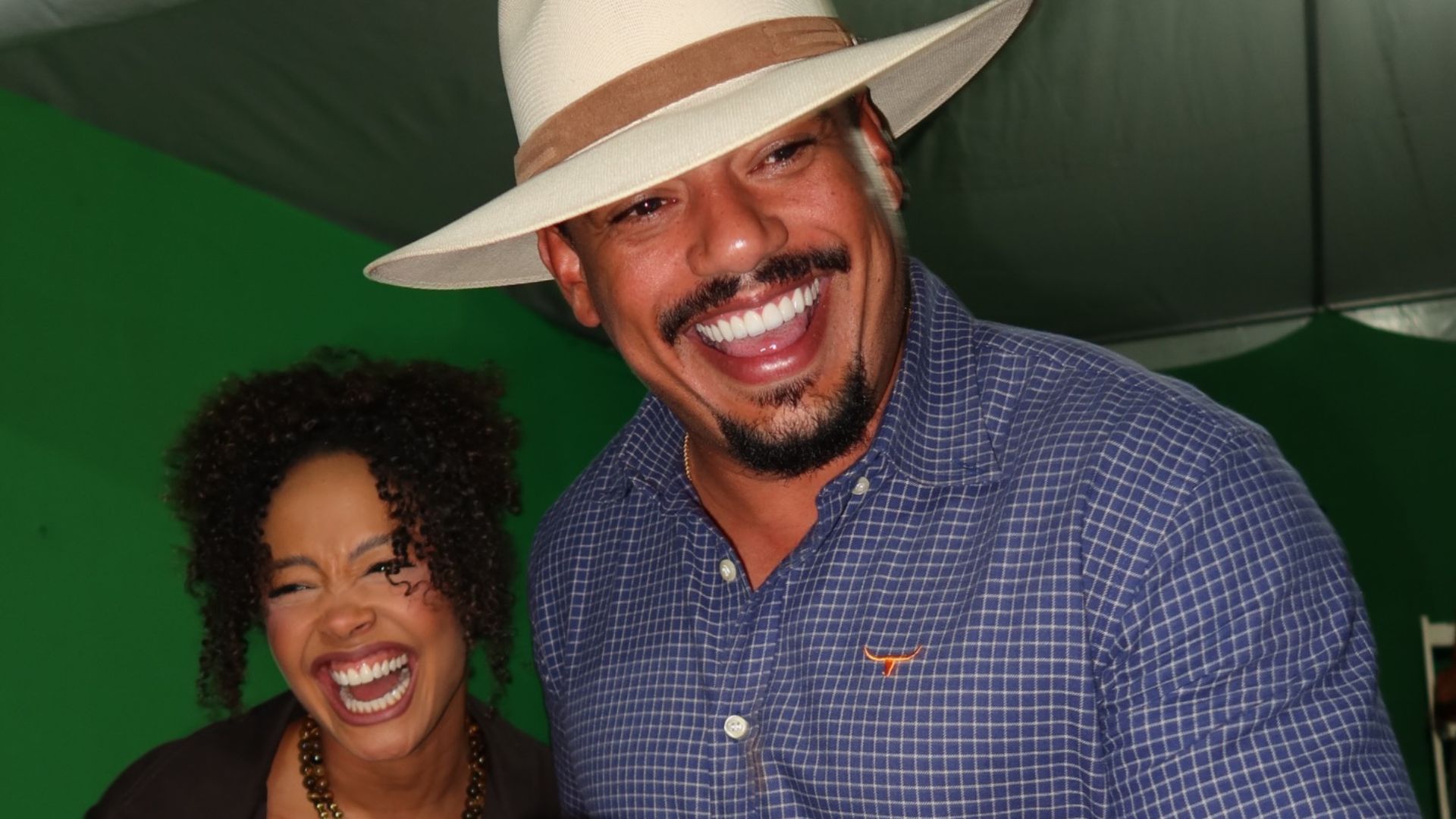 Rafa Moreira foi surpreendida por Hivaldo Jr. com pedido de casamento durante passeio de lancha na Itália, poucos meses após oficializarem namoro - Foto: Instagram