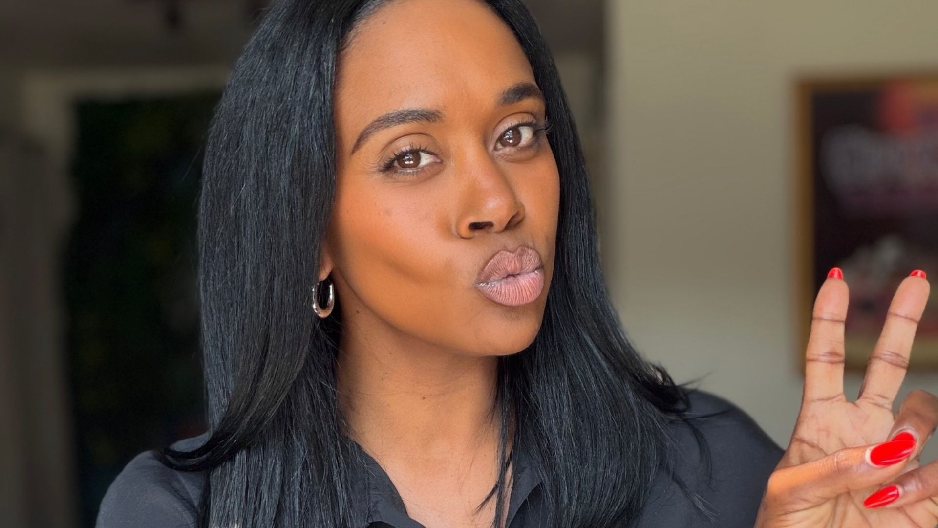 Raquel Lee Bolleau afirma que episódios vividos na adolescência provocaram impactos por décadas — Foto: Reprodução/Instagram