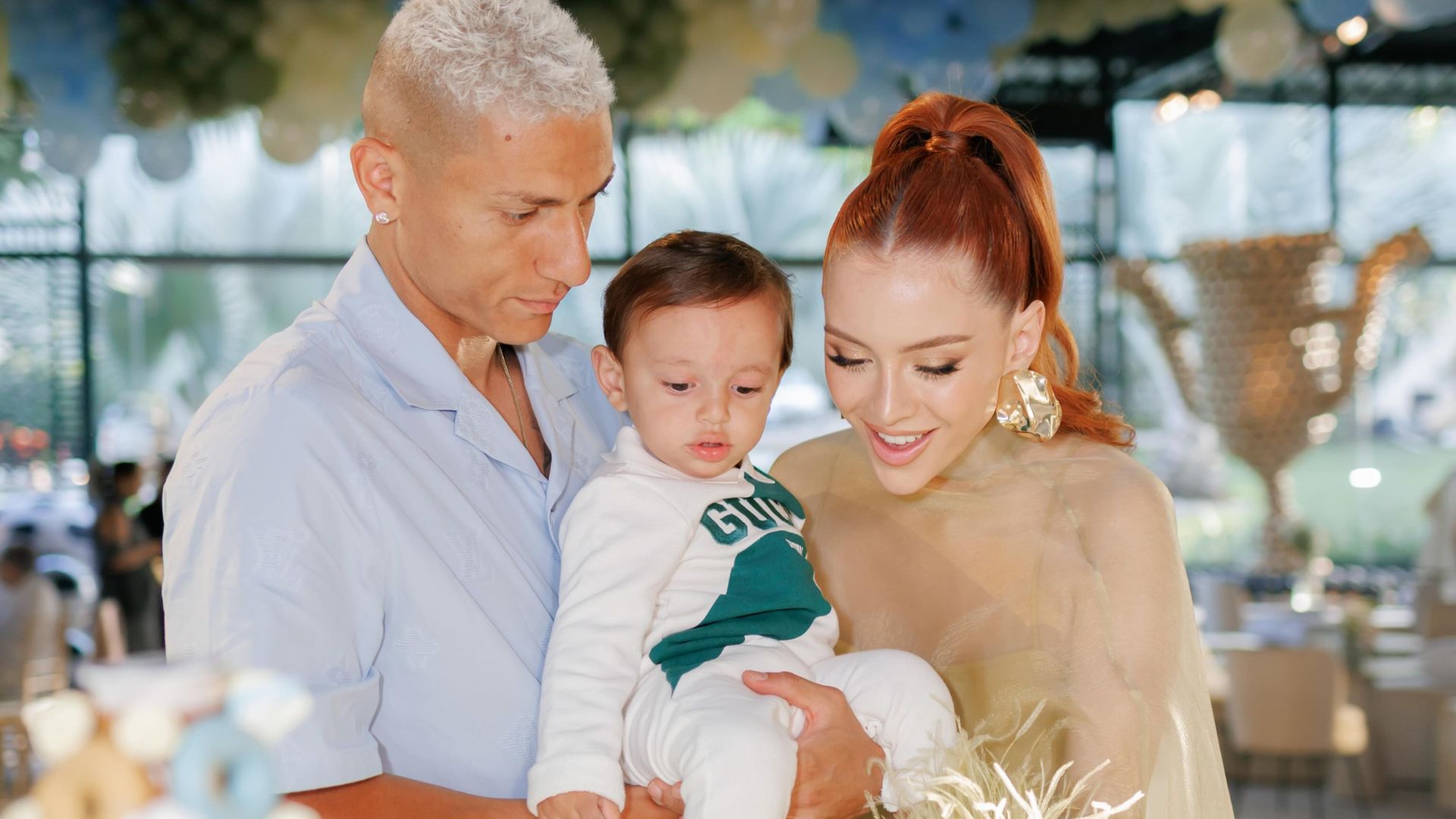 Richarlison, Amanda Araújo e o filho aparecem juntos em registro compartilhado nas redes sociais | Reprodução/Instagram