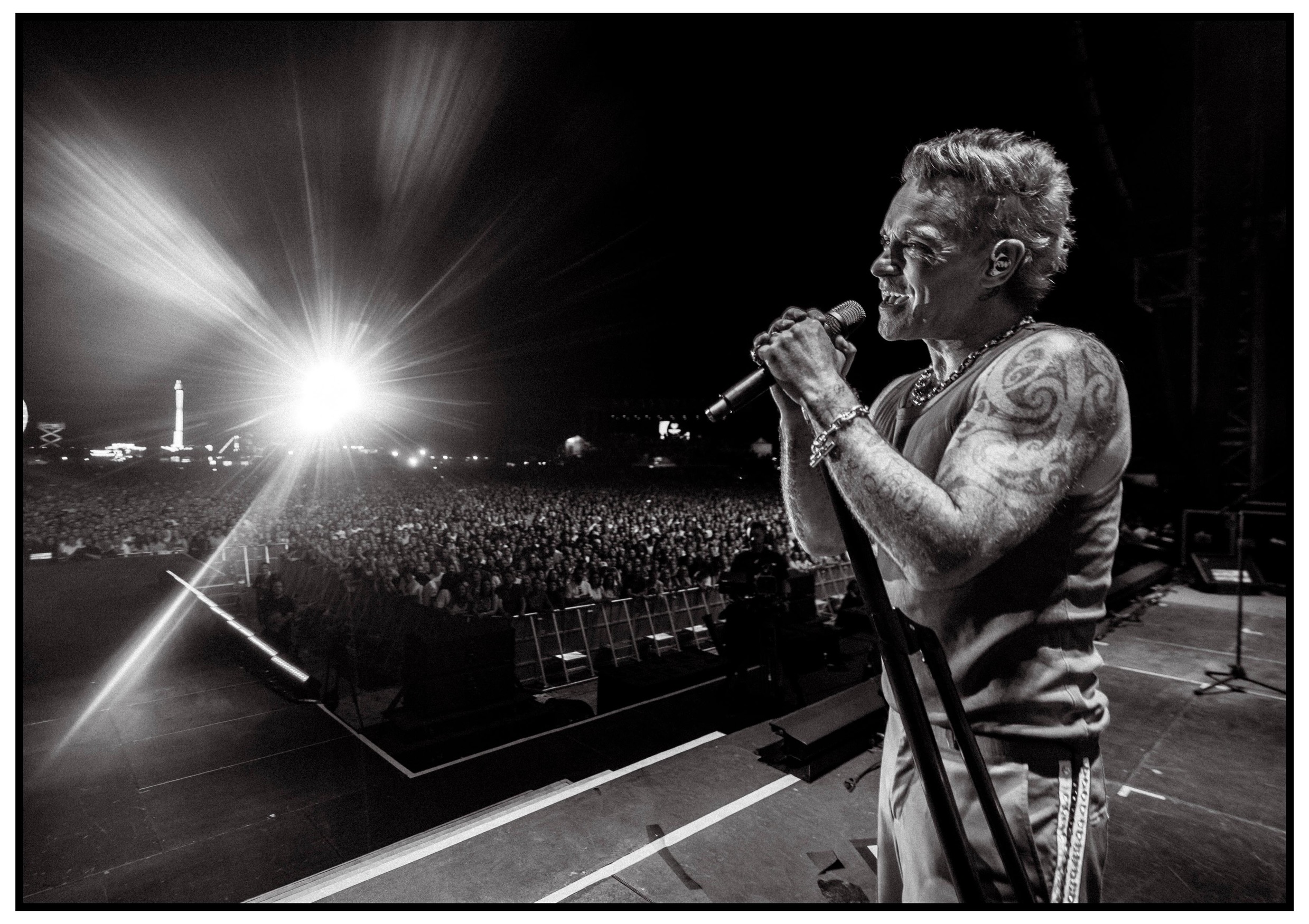 Robbie Williams em show na Eslováquia - Foto: Reprodução / Redes Sociais / Instagram / @robbiewilliams
