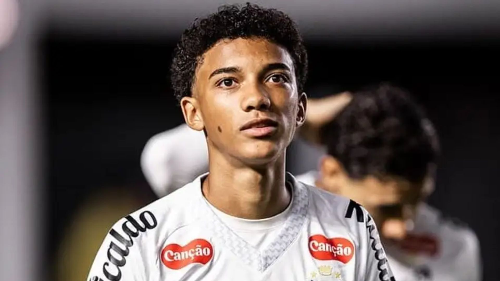 Robinho Jr. com as cores do Santos - Foto: Raul Baretta / Santos FC