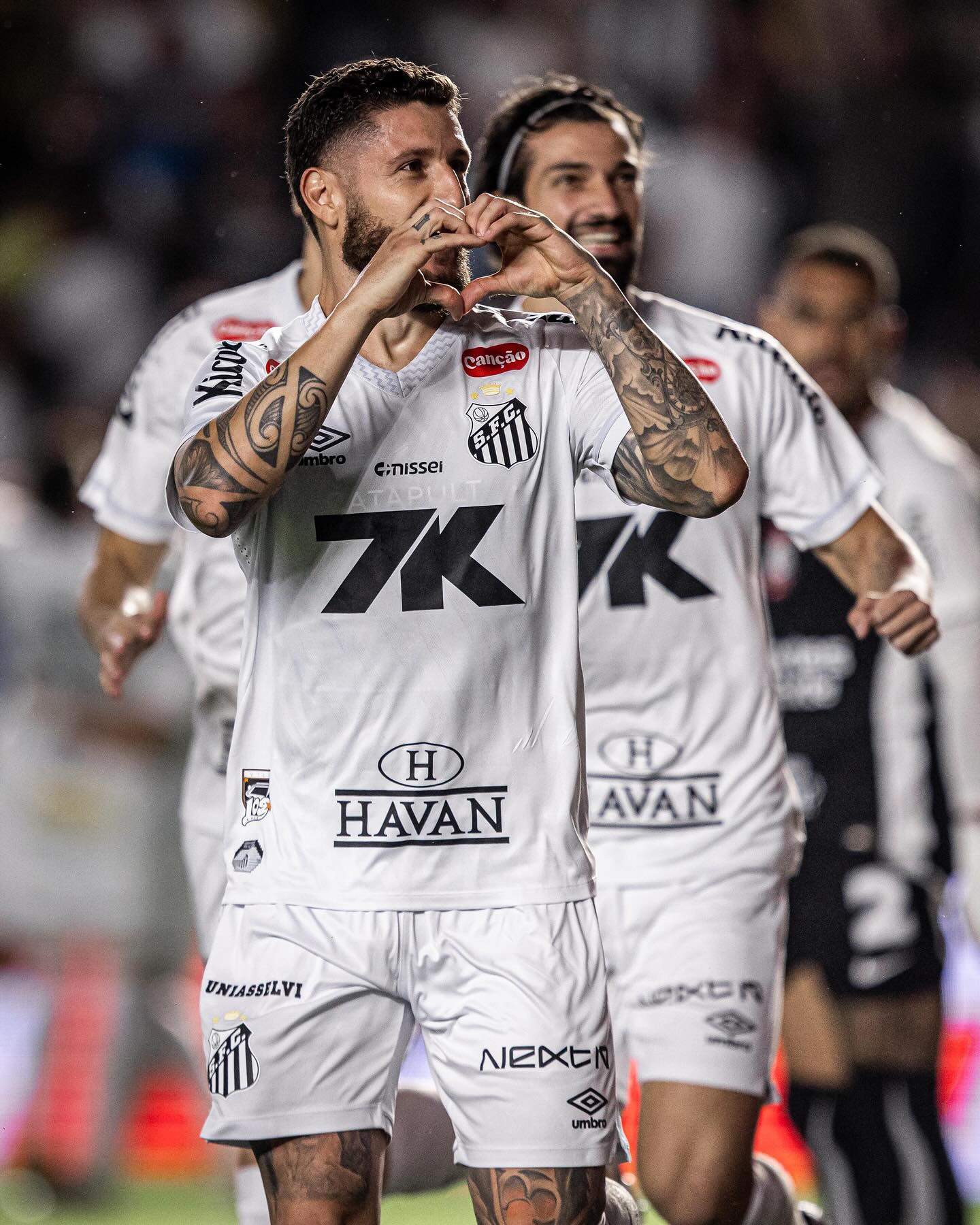 Zé Rafael jogando pelo Santos
