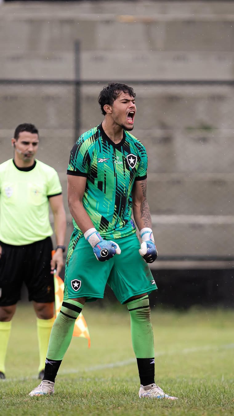 Bruninho Samudio joga pelo Sub-17 do Botafogo
