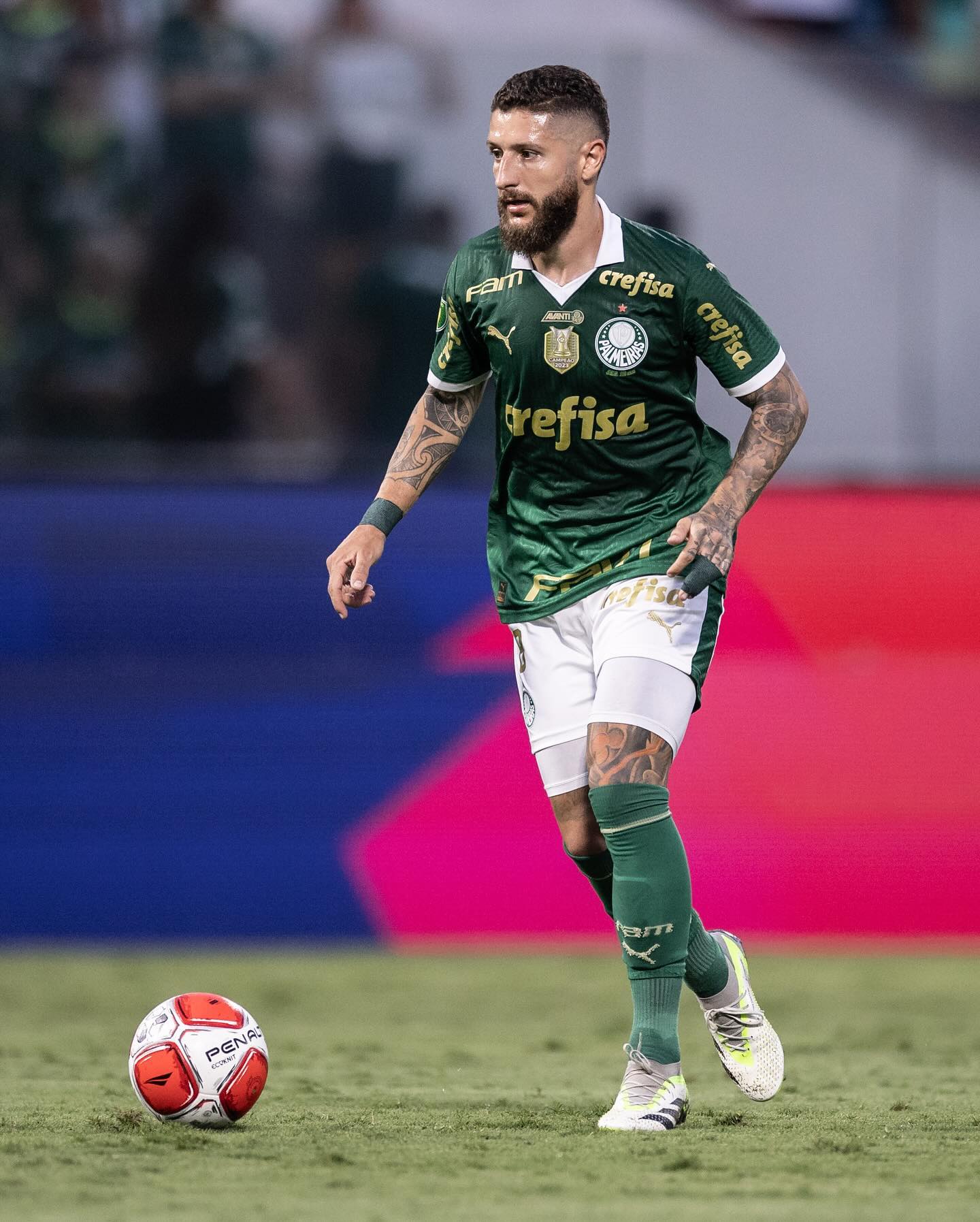 Zé Rafael jogando pelo Palmeiras
