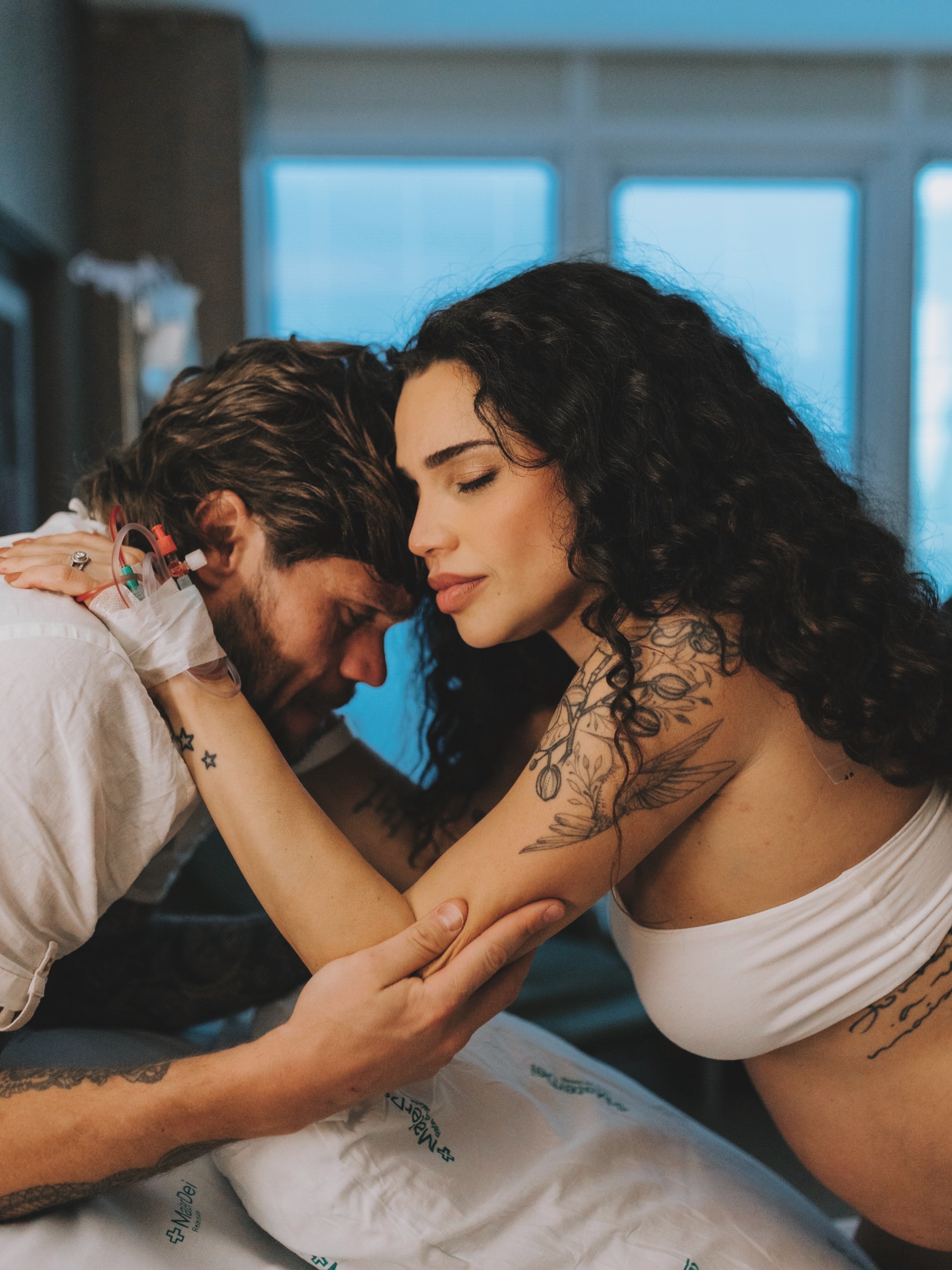 Paula Amorim e Breno Simões durante nascimento da filha Marina (Foto: Divulgação / Poly Araujo)