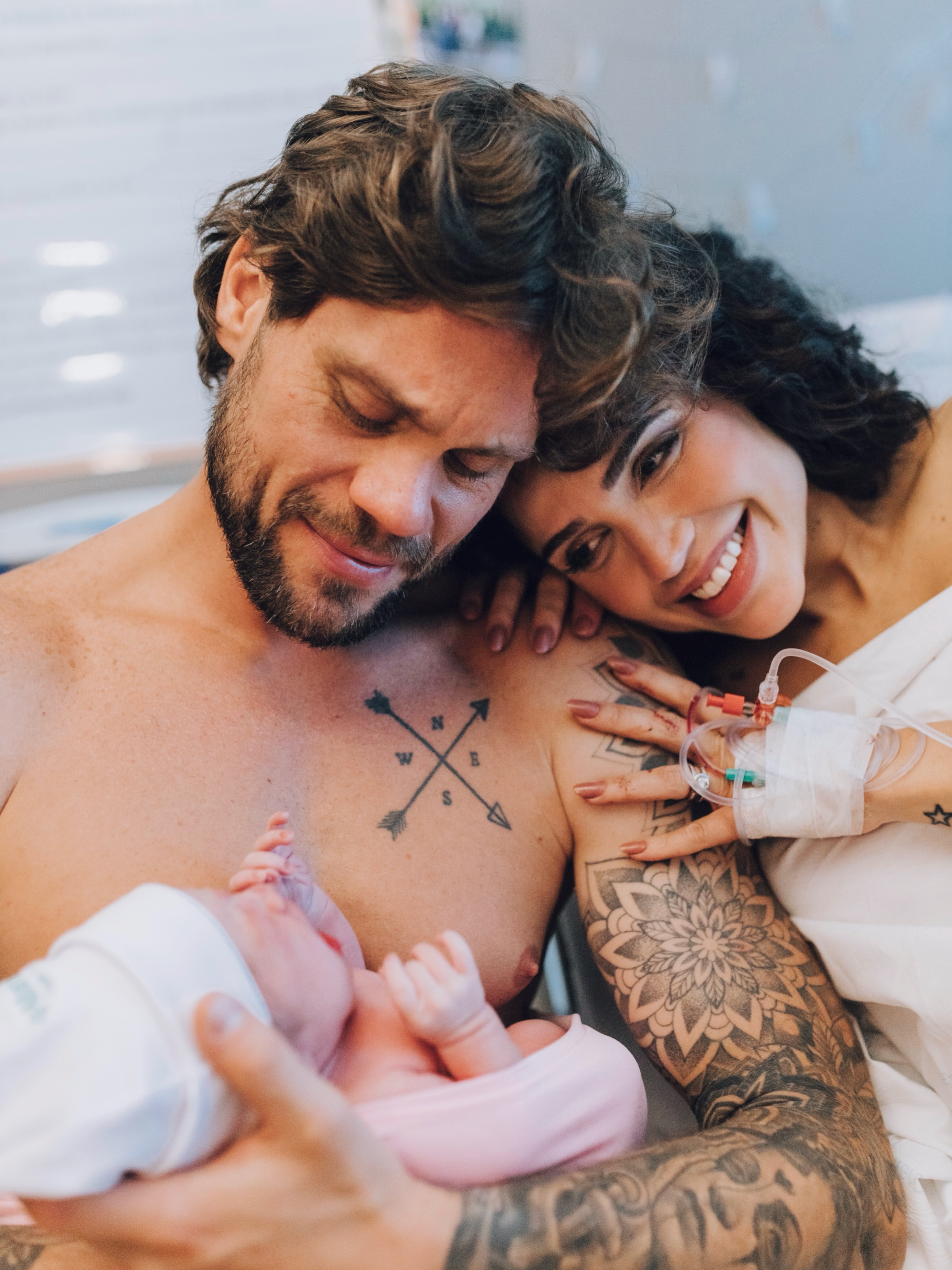 Paula Amorim e Breno Simões durante nascimento da filha Marina (Foto: Divulgação / Poly Araujo)