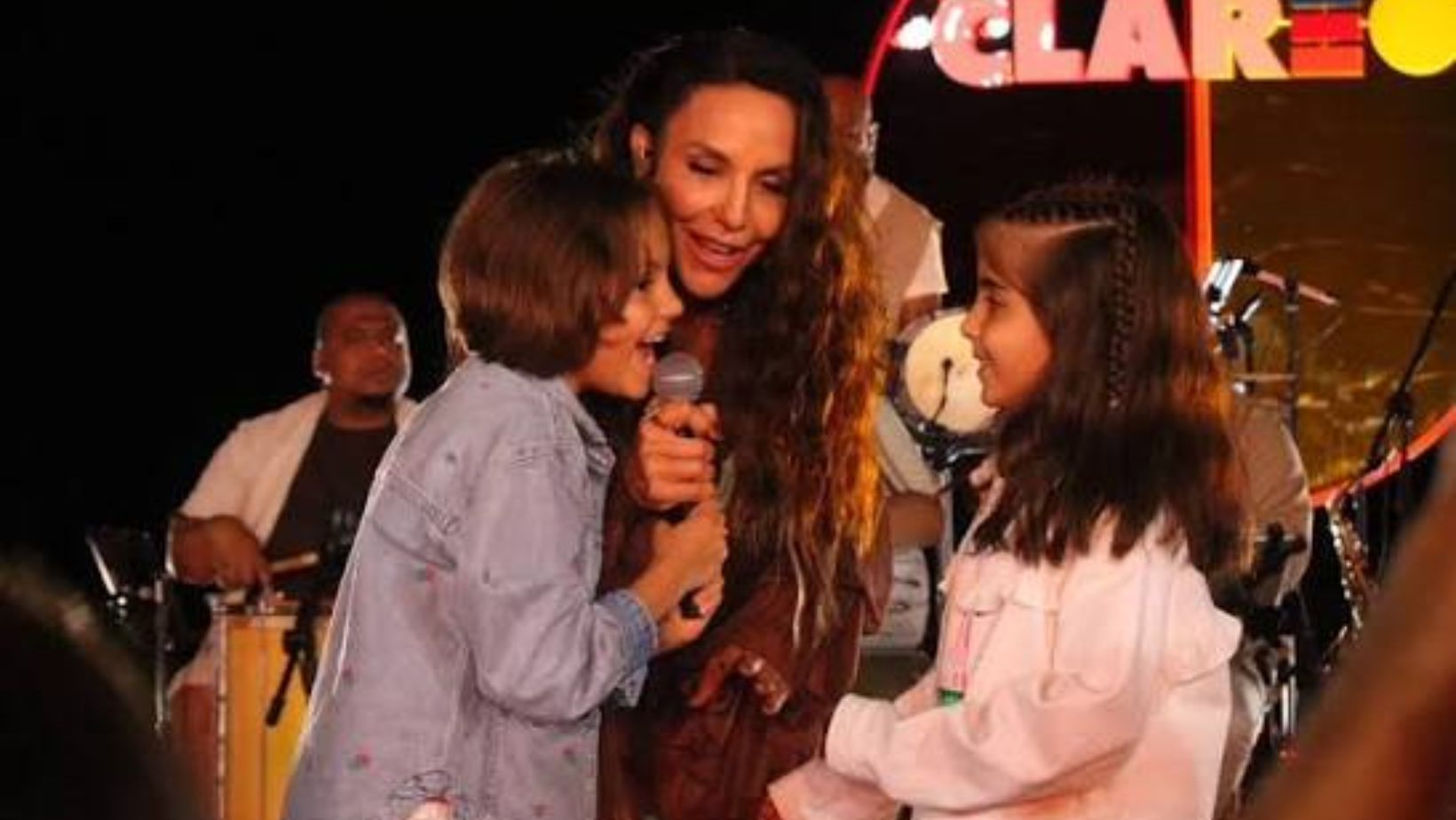 Filha de Ivete Sangalo rouba a cena ao subir ao palco em apresentação da mãe; veja - QTU Questões do Universo