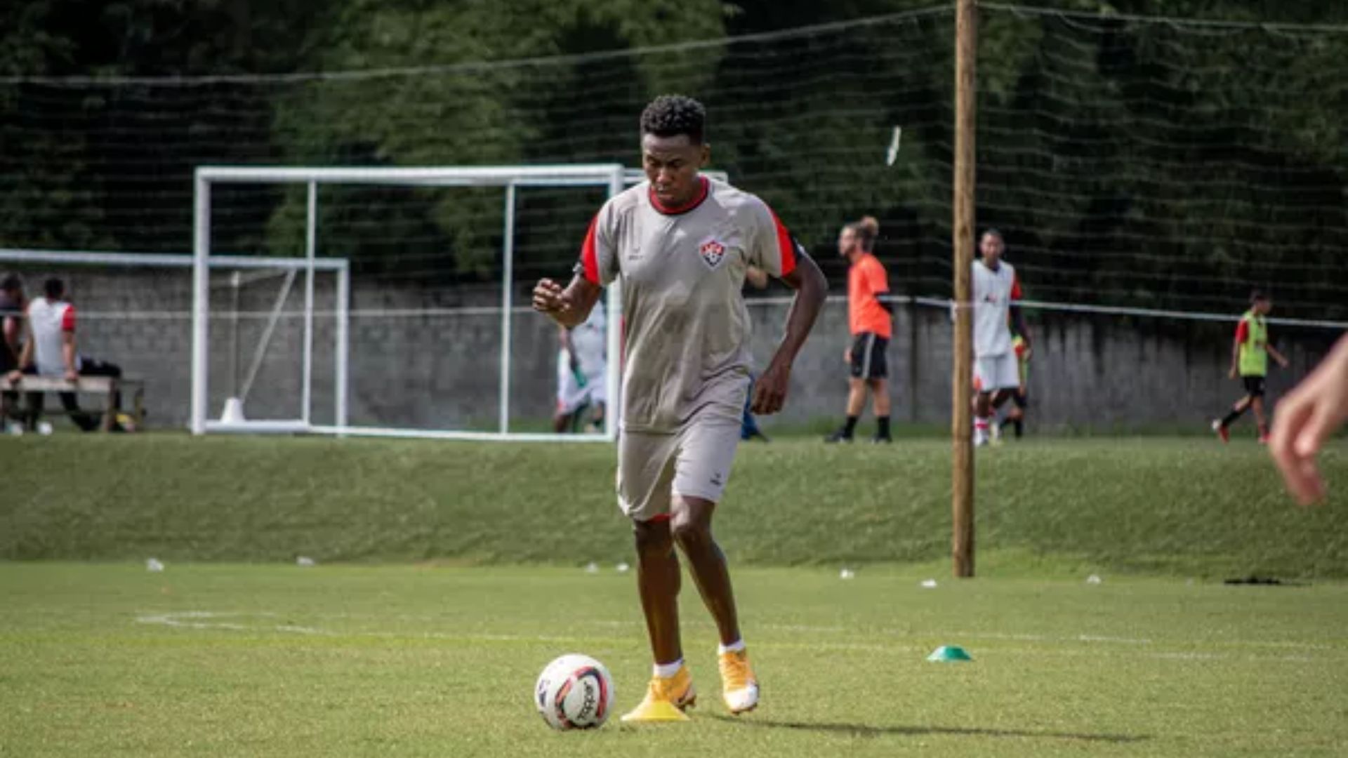 Hector Urrego em treino no Vitória — Foto: Pietro Carpi / EC Vitória / Divulgação