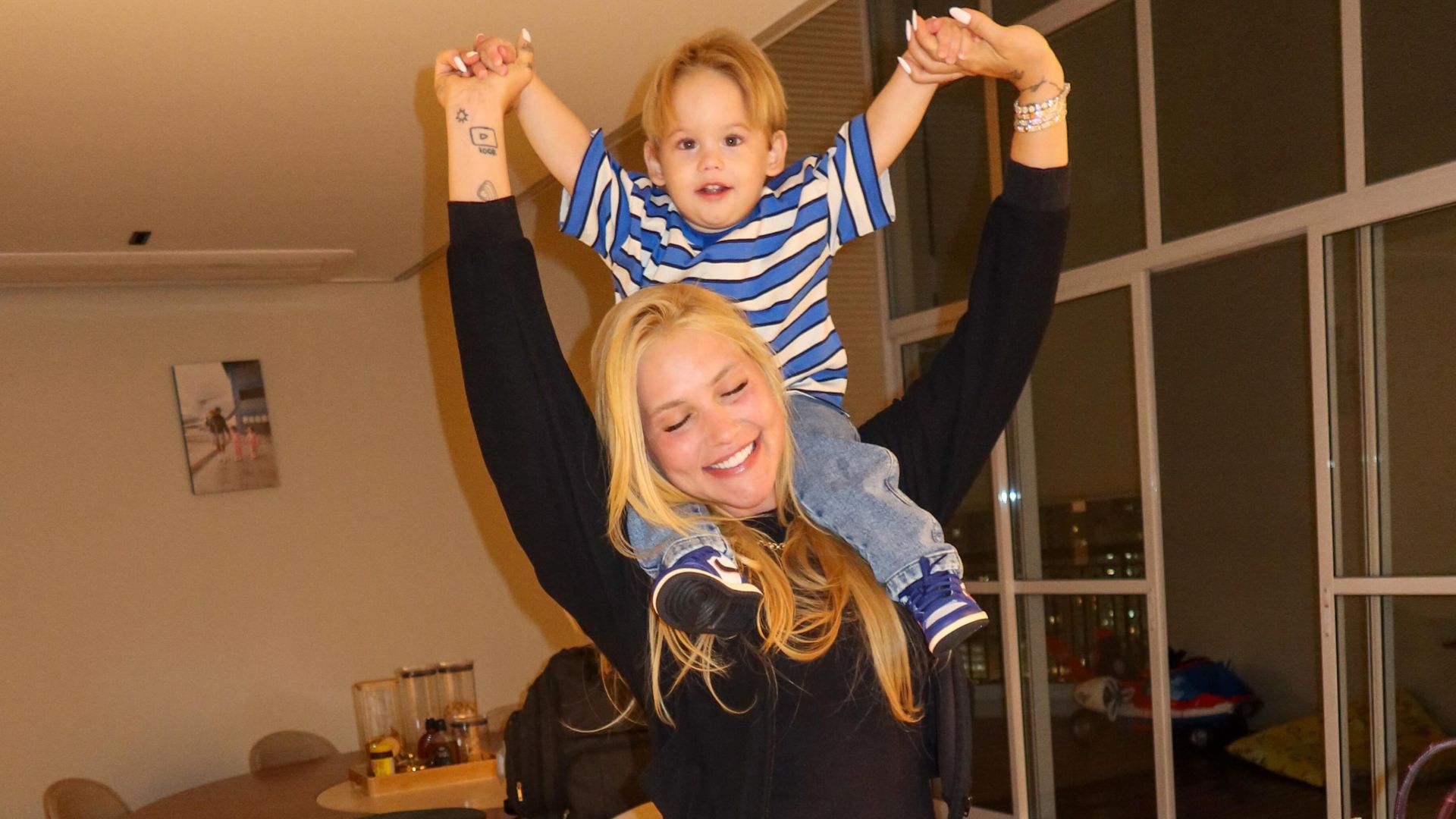 José Leonardo, filho caçula de Virginia Fonseca, acompanhou a mãe na viagem para Madri. Foto: Instagram