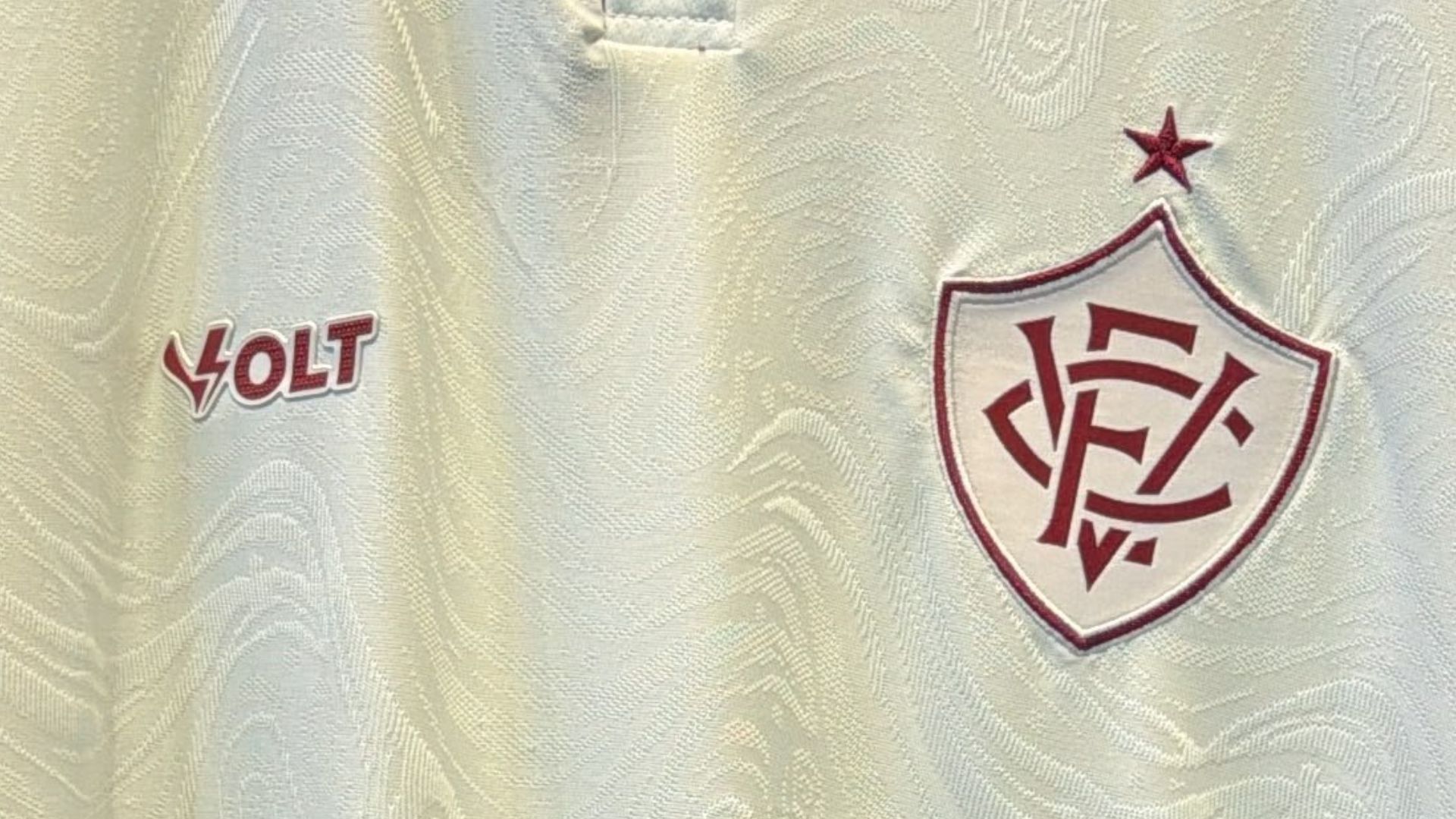 Inspirada em campeã mundial, nova camisa 2 do Vitória chega às lojas do clube por R$329; veja detalhes