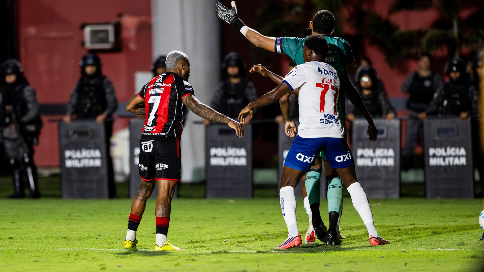 Confusão no clássico Ba-Vi no último (23) - Letícia Martins / EC Bahia